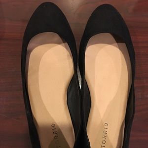 Women’s black flats